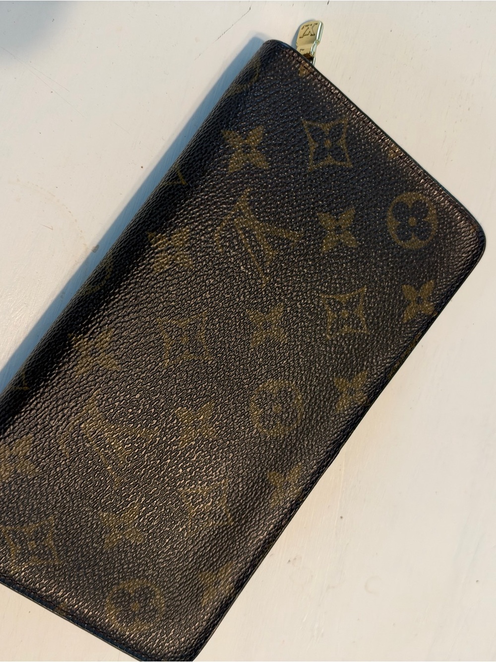 Authentic LOUIS VUITTON Zippy Wallet